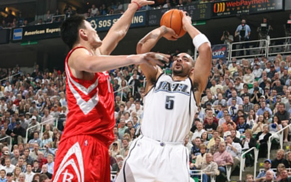 广东男篮在CBA杯赛中以94-80击败广州男篮，奎恩全场高效表现，贡献29分6篮板7助攻5抢断，助力球队取得首胜。（CBA杯：广东94-80力克广州，奎恩高效29分6板7助5断助队迎首胜）