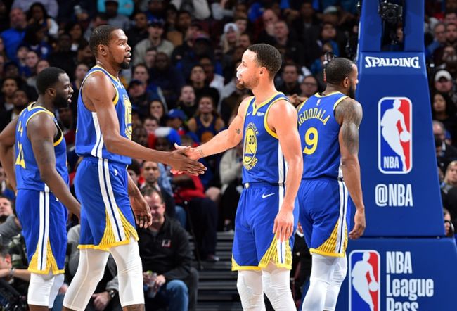 快船队记：伦纳德在今天的比赛中仍将受到出场时间限制（快船记者：莱昂纳德今日出场时间仍将受限）