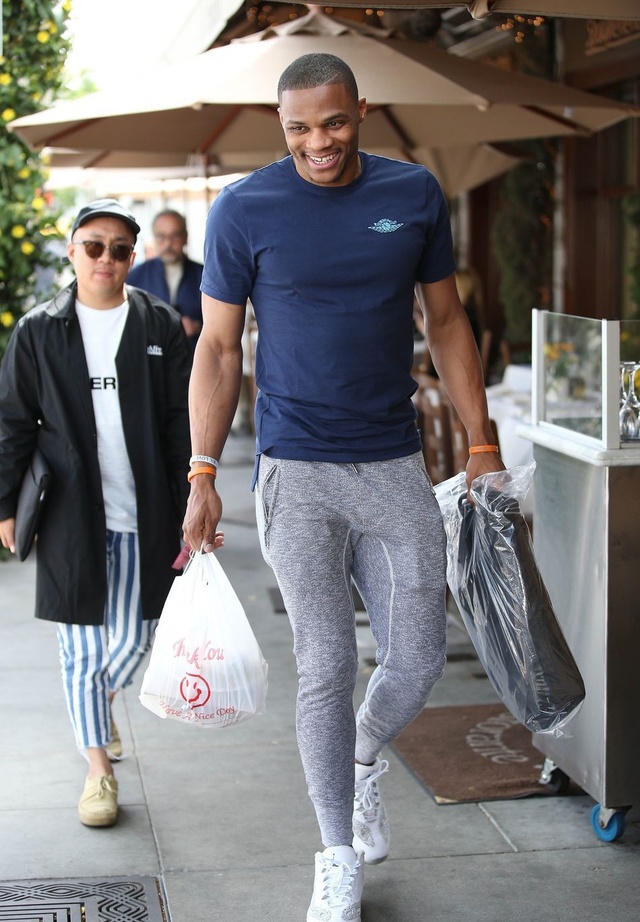 图片报：巴萨希望签下一名左边锋，正关注莱比锡的迪奥曼德（图片报：巴萨想引进左边锋，盯上莱比锡的迪奥曼德）