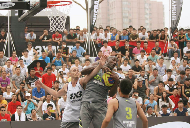 外线手感火热 比赛早早失去悬念（外线准星爆表，比赛提前定局）