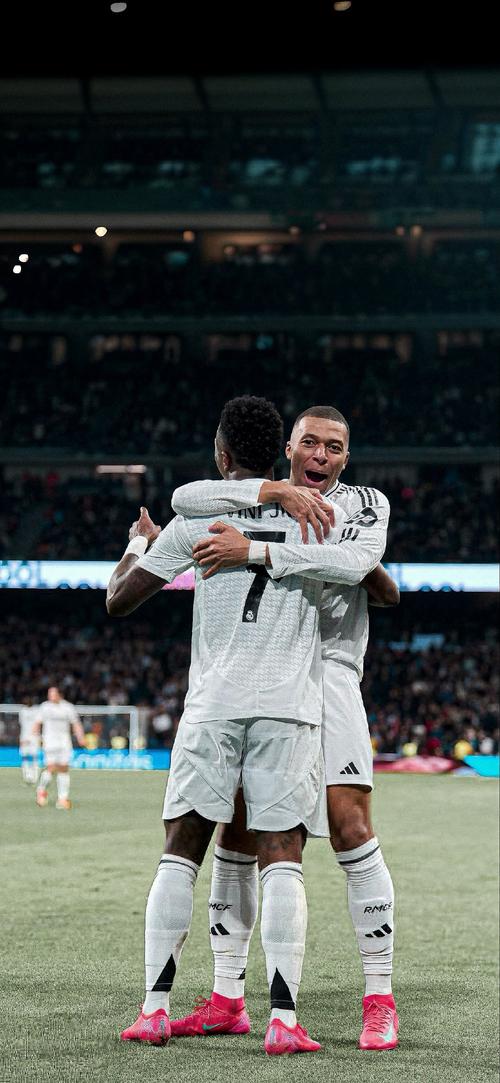 荷媒：阿贾克斯将与小克鲁伊夫会面，他是贾府新任总监候选人（荷媒：阿贾克斯计划与小克鲁伊夫会谈，他已进入新总监候选名单）